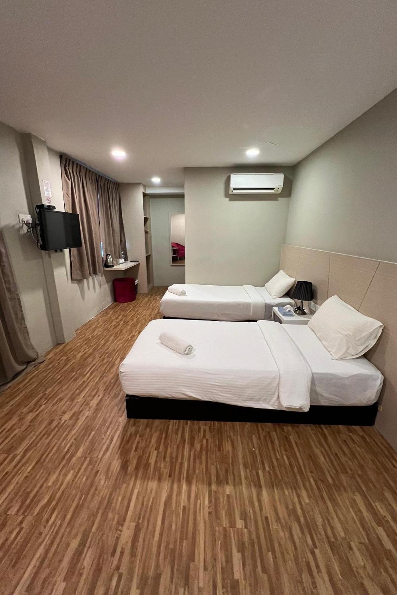 Princess Hotel Pontian Pontian Kecil Exteriör bild
